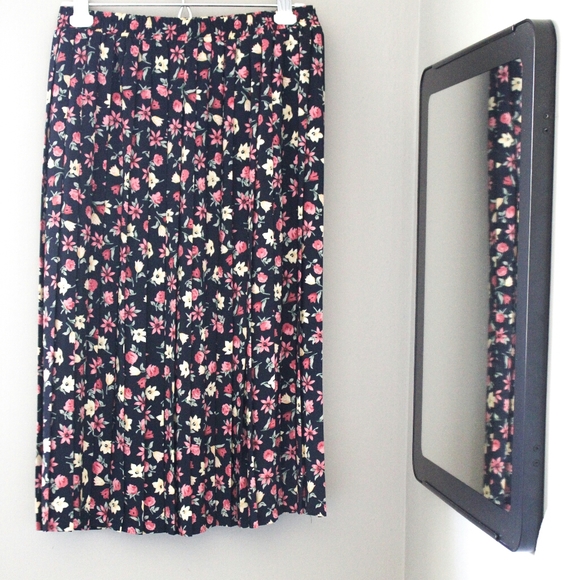 Vintage Dresses & Skirts - Vintage Pleated Floral Midi Skirt